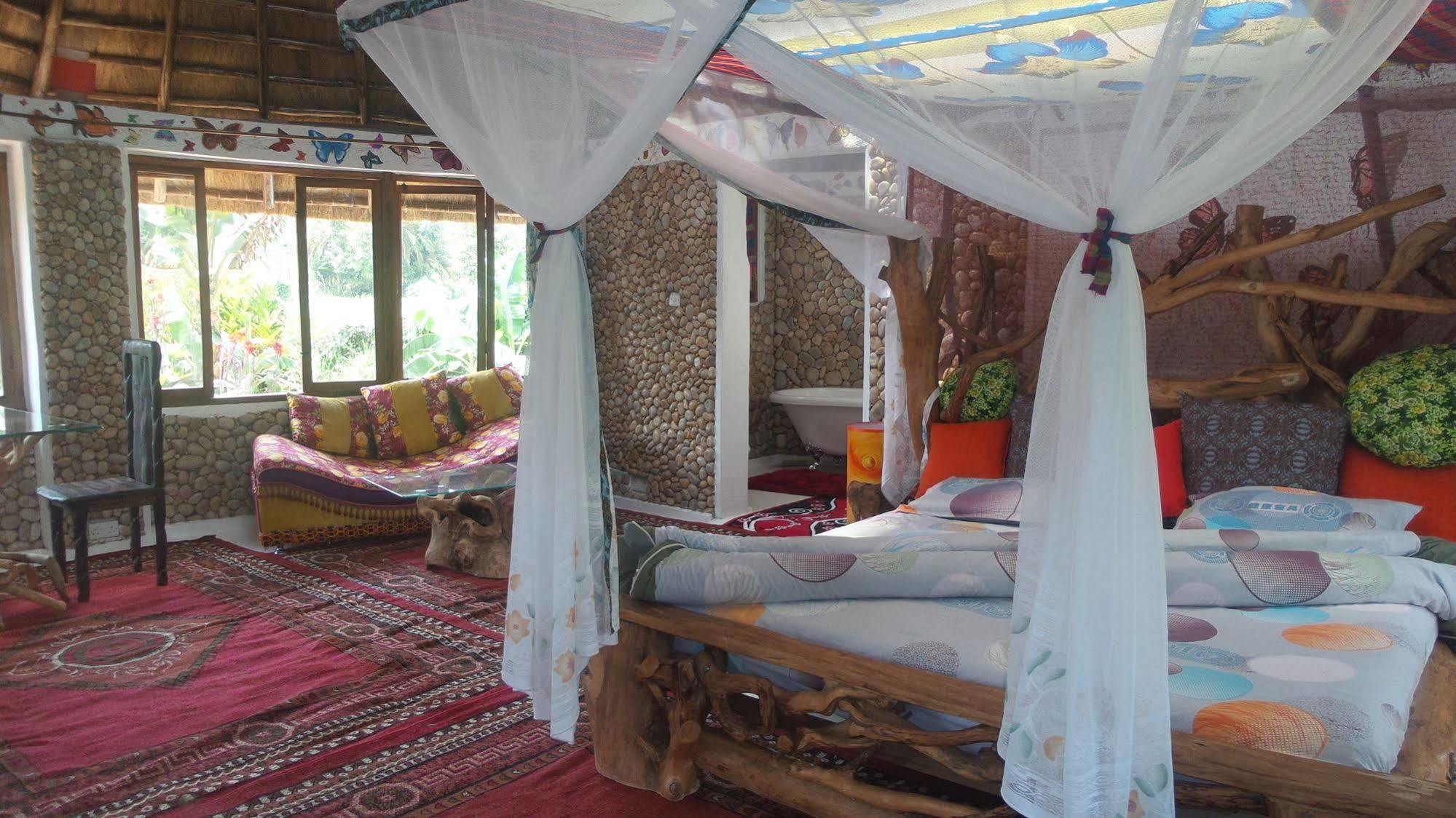 Malakai Eco Lodge Kajansi Ngoại thất bức ảnh